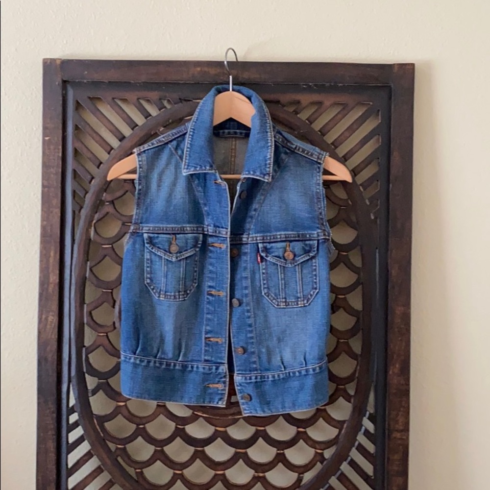 Levi cutoff denim jacket